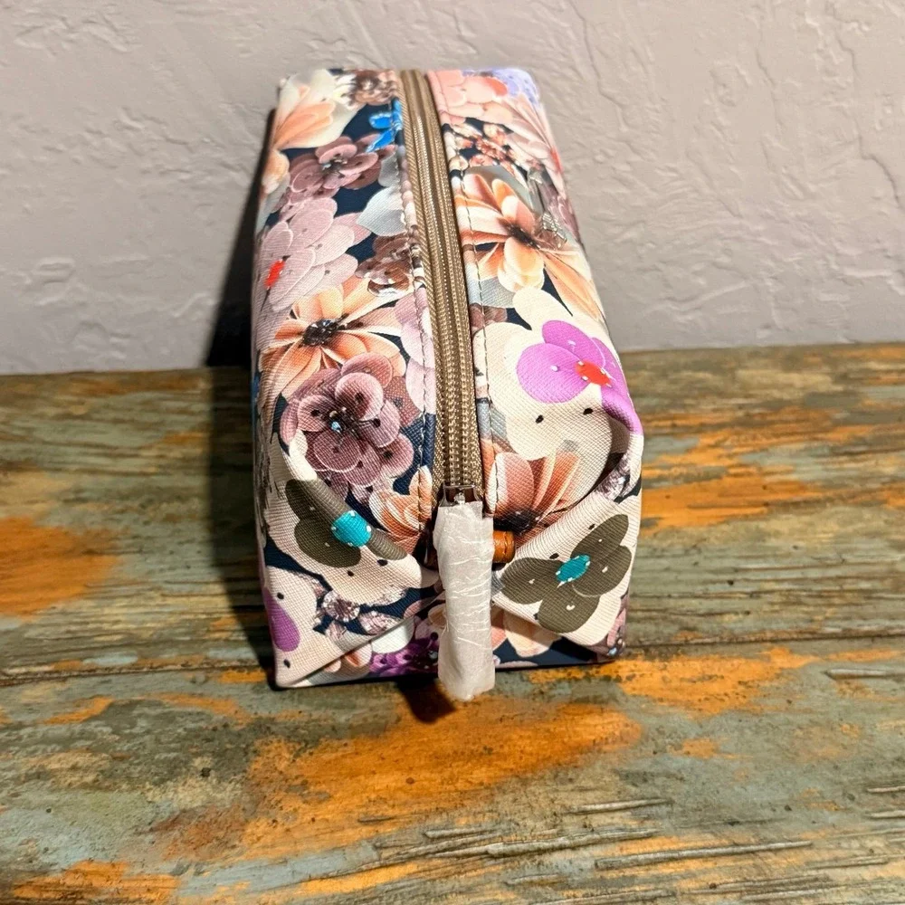 Stella‎ & Dot pouf photo floral